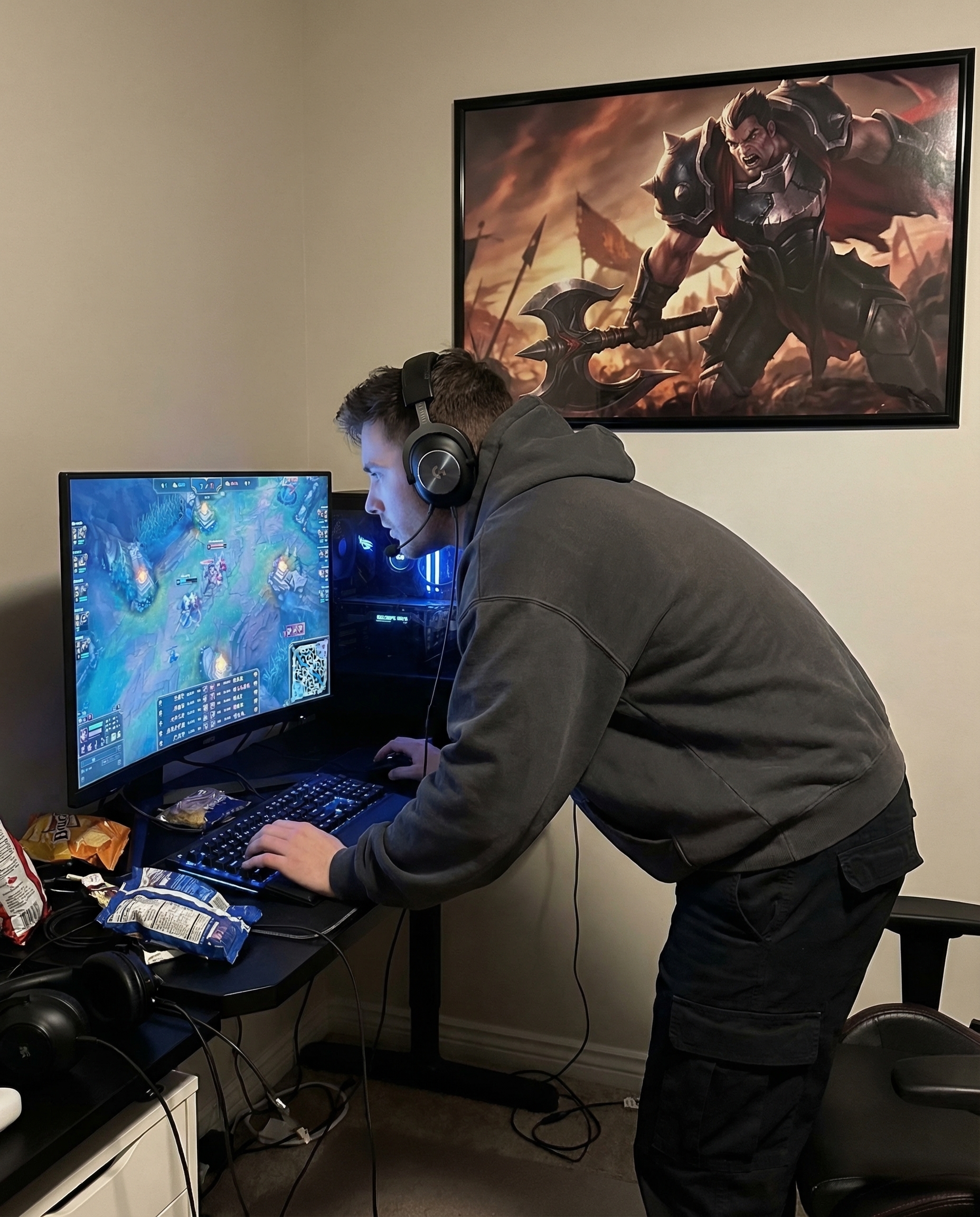 Jugador de LoL main Top concentrado